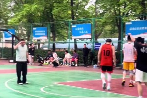 这也太准了吧！在野球场遇到这样的投篮大神要怎么防？